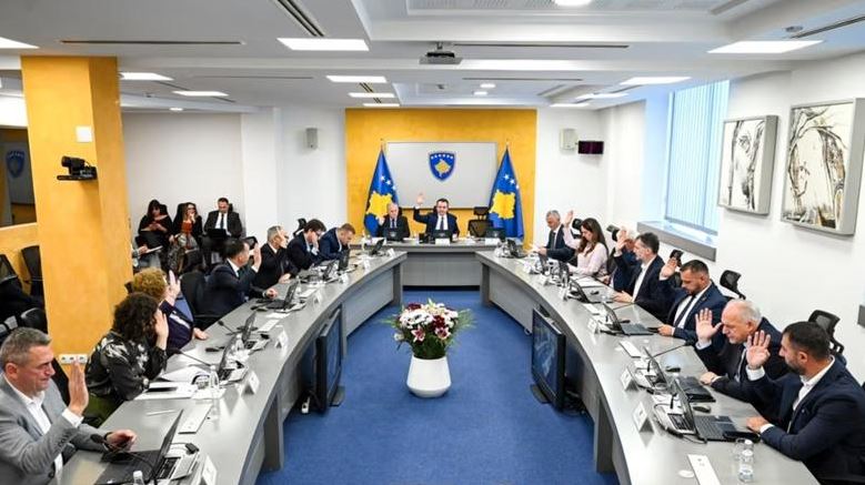Kosova ende pa qeveri, por miraton buxhetin 2026 prej 4 miliardë eurosh